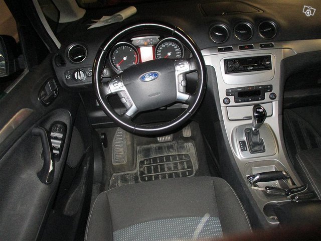 Ford Galaxy 9