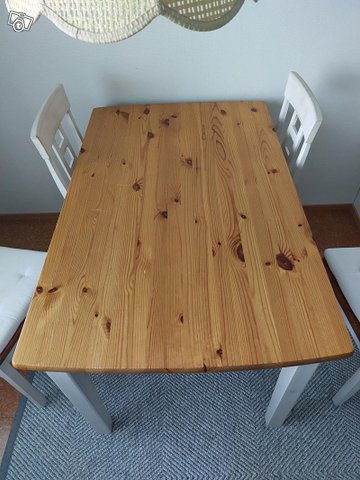 Ruokapöytä ja 4 tuolia, kuva 1