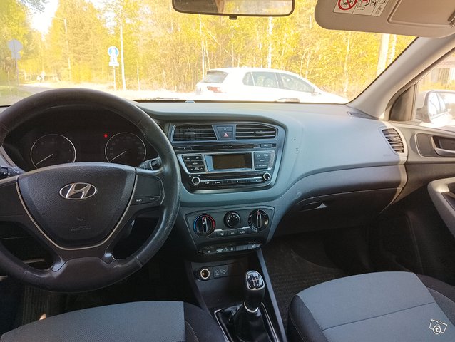 Hyundai i20 9