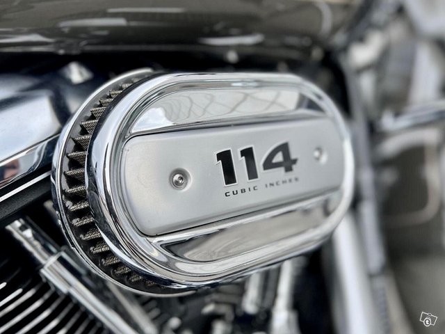 Harley-Davidson Fat Boy 114 Softail FLFBS 8