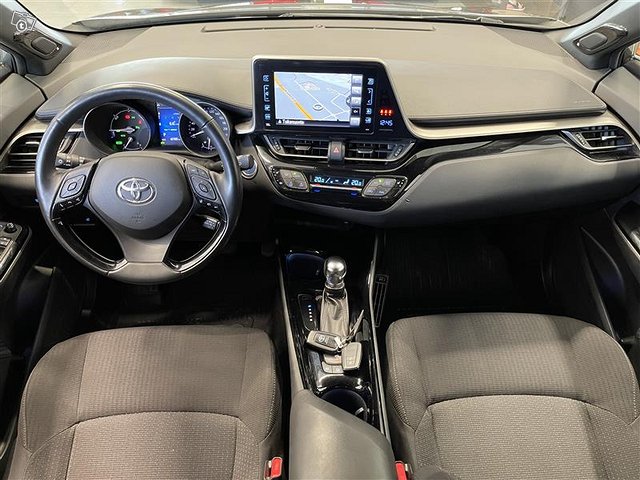 Toyota C-HR 11