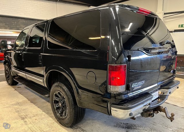 Ford Excursion 3