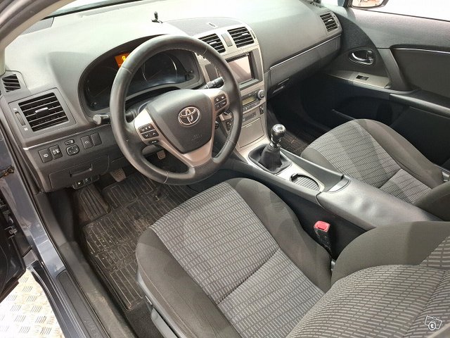 Toyota Avensis 6