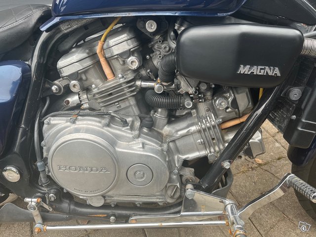 Honda VF Super Magna 700 7