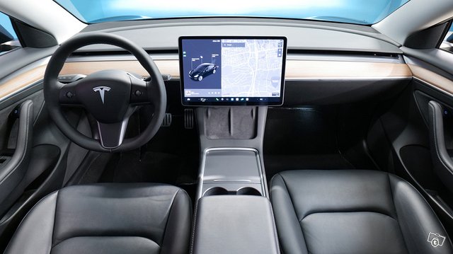 TESLA MODEL 3 11