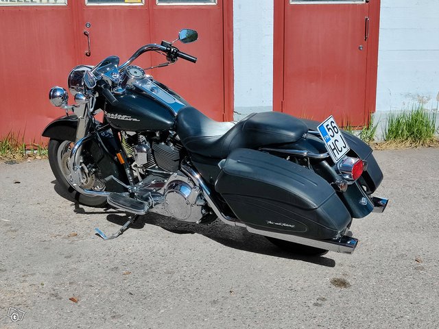 Harley-Davidson FLHRS Road King Custom 12