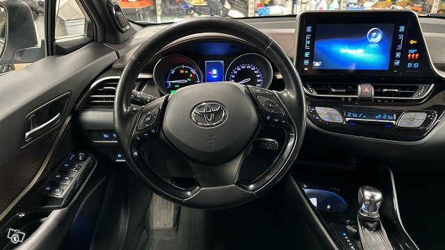 Toyota C-HR 11