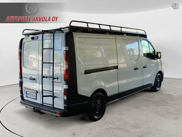 Renault Trafic 8