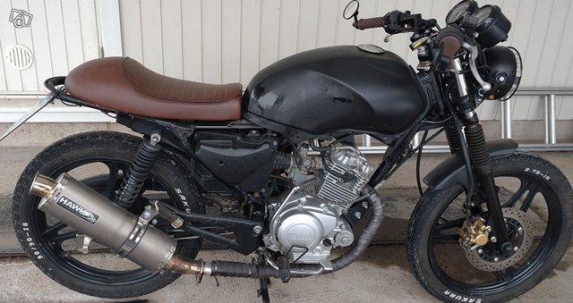 Yamaha 125 YBR caferacer 3