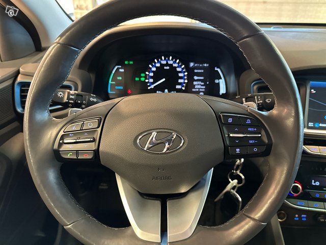 Hyundai IONIQ Hybrid 12