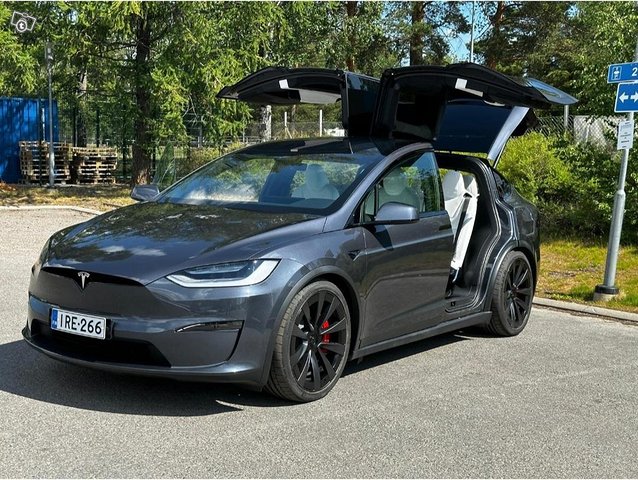 Tesla Model X 2