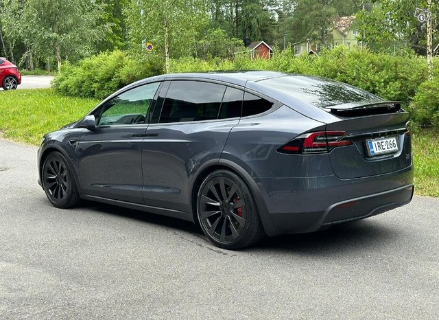 Tesla Model X 3