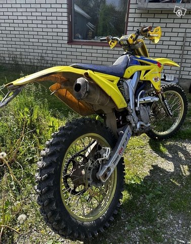 Suzuki RM-Z 250cc 3