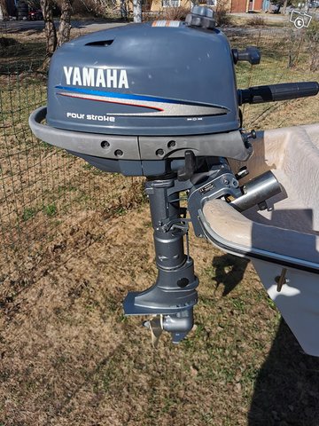 Yamaha f4 nelitahti perämoottori, kuva 1