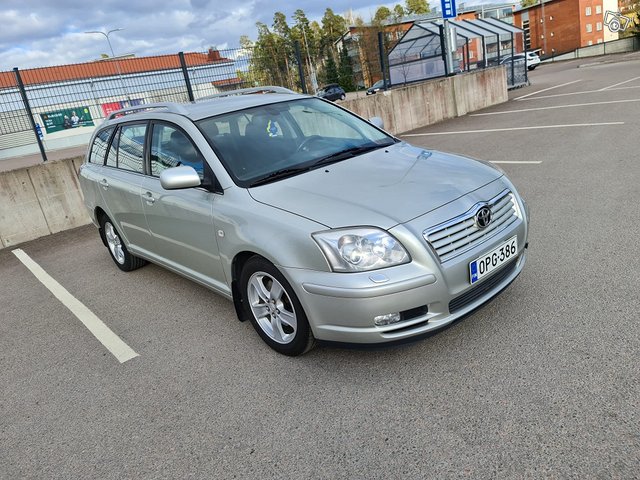 Toyota Avensis 2