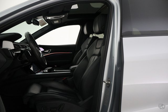 Audi E-tron 12