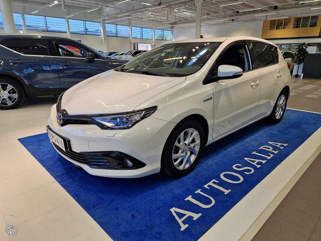 TOYOTA Auris