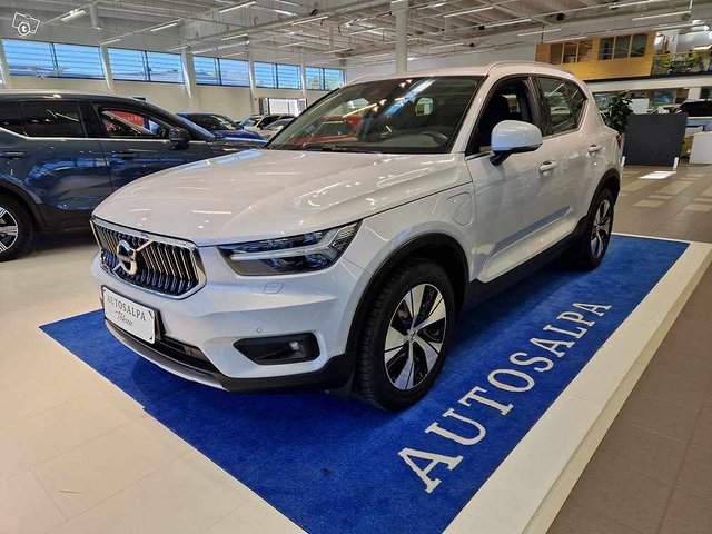 VOLVO XC40 1