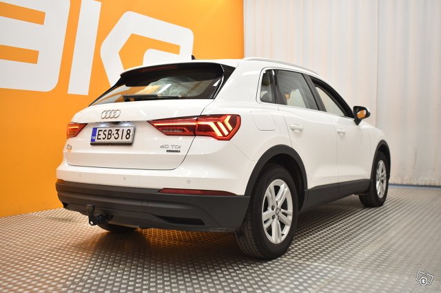 Audi Q3 8