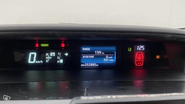 Toyota Prius+ 10