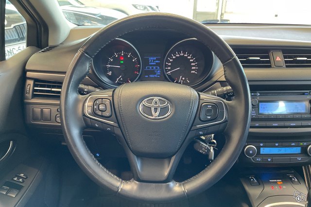Toyota Avensis 17