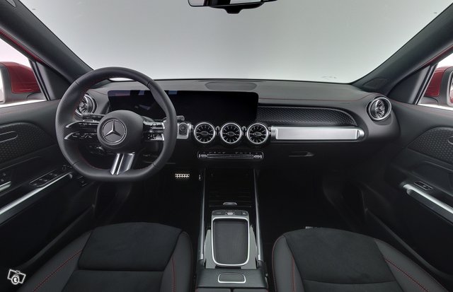 Mercedes-Benz EQB 8