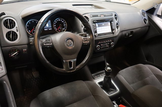 Volkswagen Tiguan 9