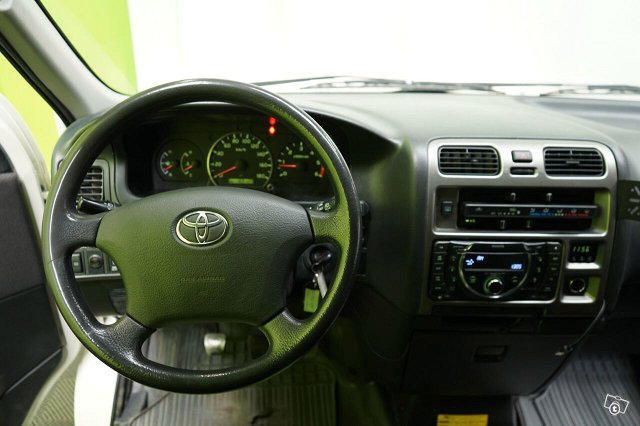 Toyota Hiace 8