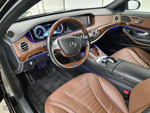 MERCEDES-BENZ S 8