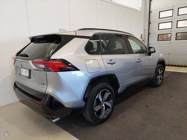 Toyota RAV4 Plug-in 6