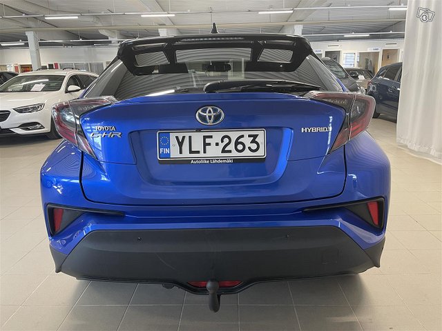 TOYOTA CHR 4