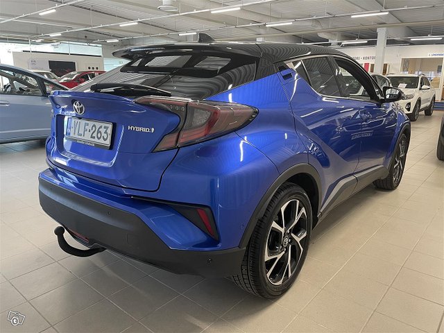 TOYOTA CHR 5