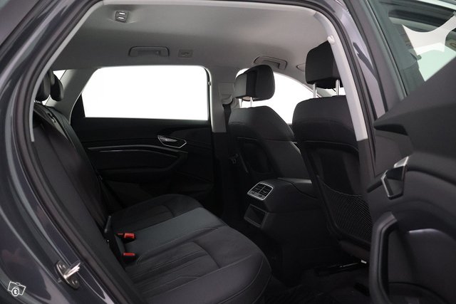 Audi Q8 E-tron 15