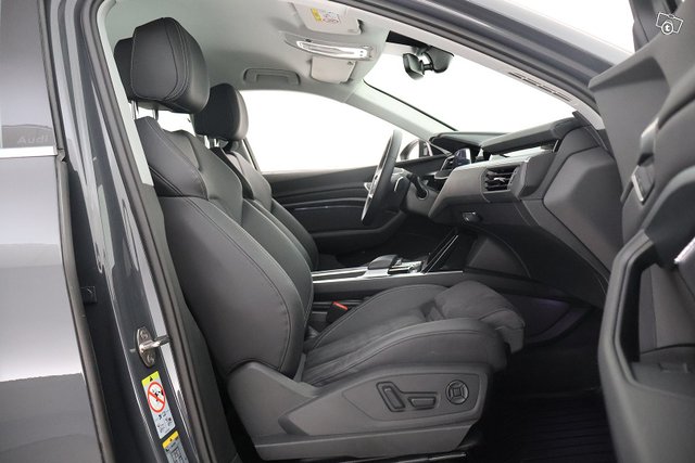 Audi Q8 E-tron 16