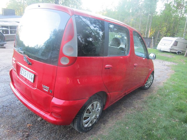 Toyota Yaris 6