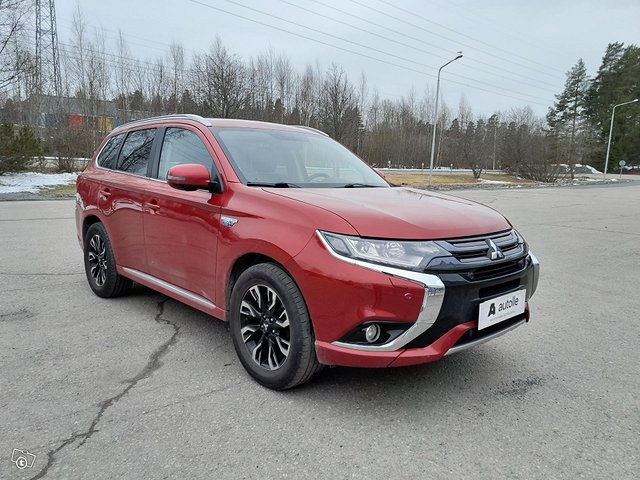 Mitsubishi Outlander PHEV 9