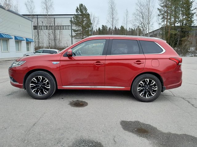 Mitsubishi Outlander PHEV 10