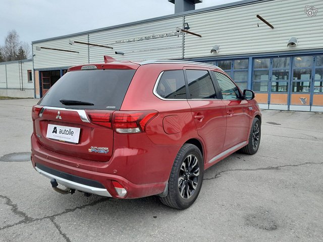 Mitsubishi Outlander PHEV 13