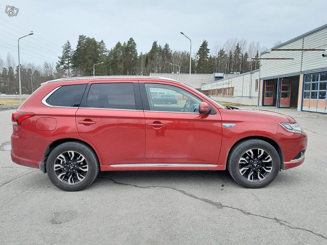 Mitsubishi Outlander PHEV 14