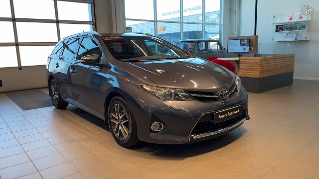 TOYOTA Auris 7