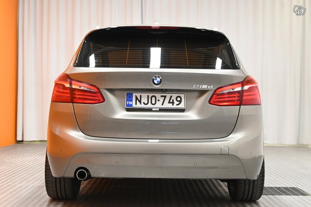 BMW 218 5