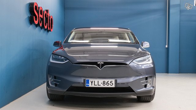 Tesla MODEL X 2