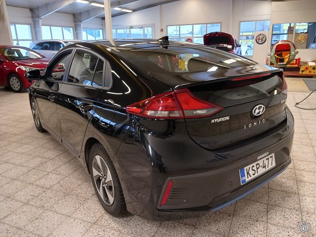 HYUNDAI IONIQ HYBRID 2