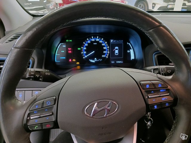 HYUNDAI IONIQ HYBRID 7