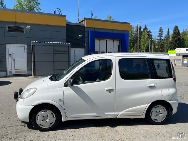 Toyota Yaris Verso 2