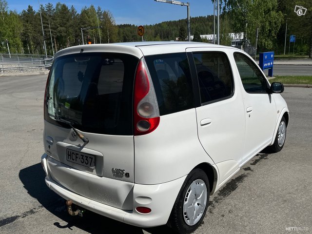 Toyota Yaris Verso 7