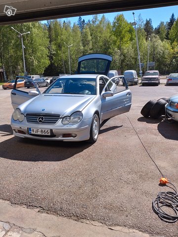 Mercedes-Benz C-sarja, kuva 1
