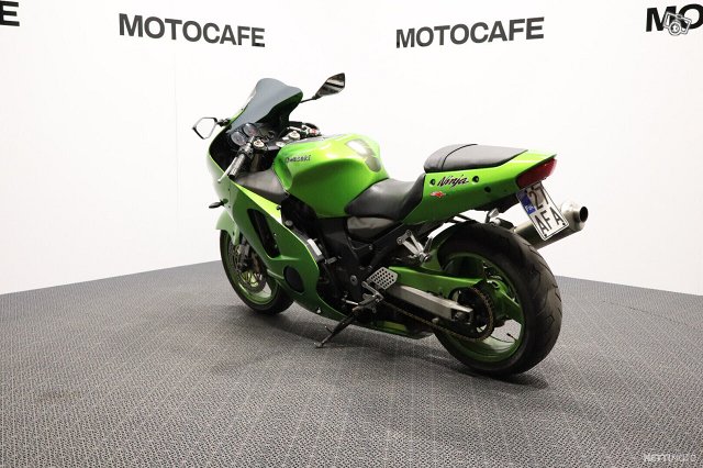 Kawasaki ZX-12R 8