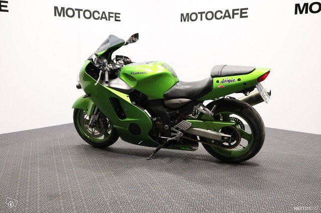 Kawasaki ZX-12R 9