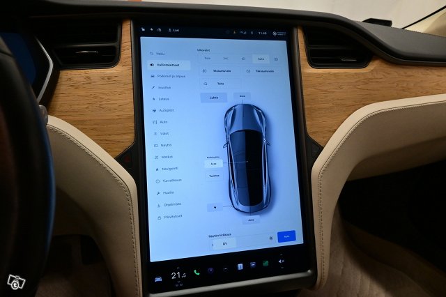 Tesla Model S 21